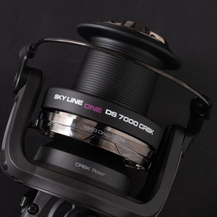 Carrete Cinnetic Sky Line One DS 7000 CRBK para pesca a surfcasting