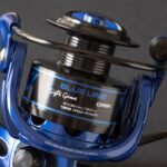 Carrete de spinning Cinnetic Blue Line Light Game 2500 CRBK vista de detalle