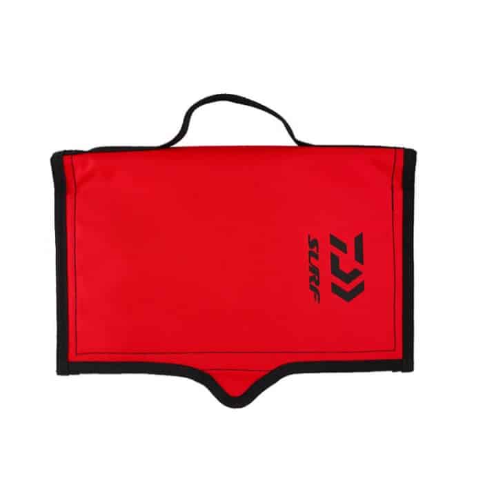 Estuche porta bajos de línea de surfcasting Daiwa abierto mostrando las fundas