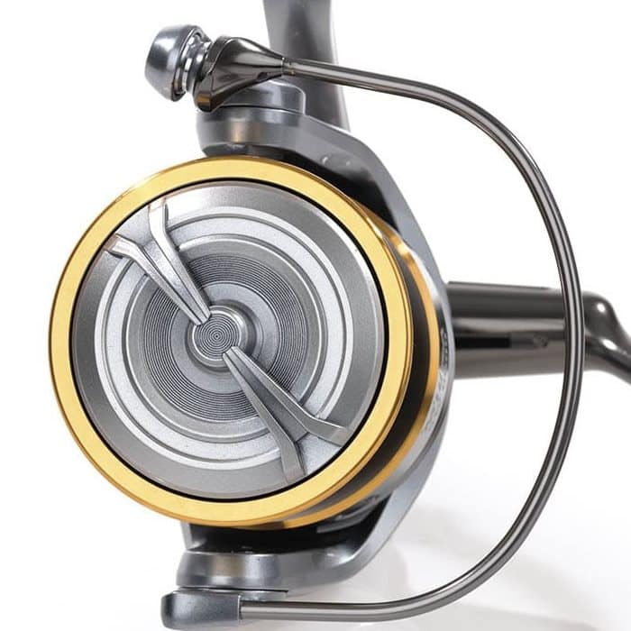 Detalle del carrete Hart Miura SW 6000 de jigging y spinning